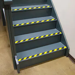 cinta_demarcatoria_escalera_bicolor.jpg